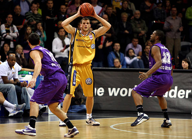 对传统突破 对传统突破