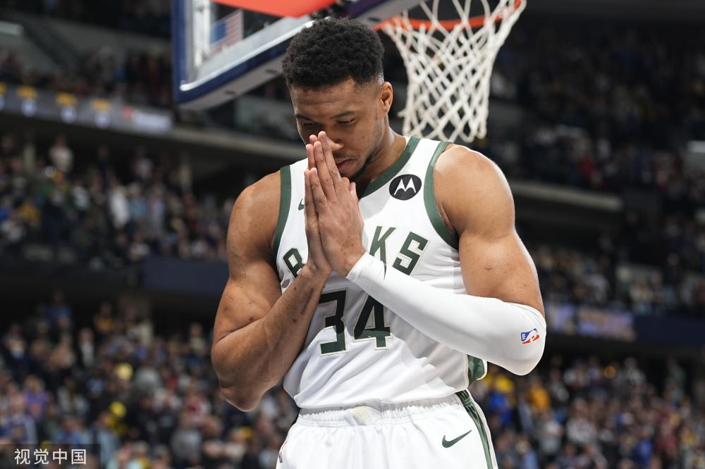 展现出与年 展现出与年